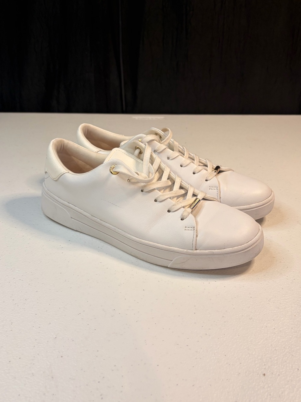 Ted Baker Indre White Leather Sneakers Gold Hardware Floral Lining US 9.5